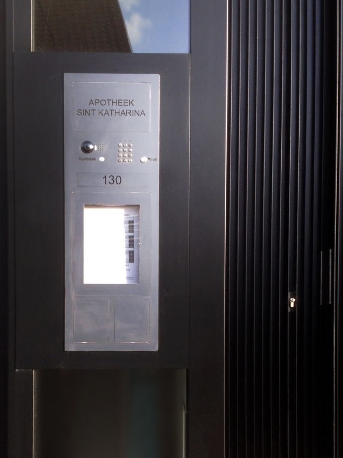 Pharmasafe doorgeefsysteem met afhaallockers